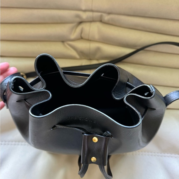 The Stowe Bucket Bag - Picture 2 of 7